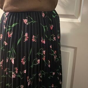 Floral Pleated navy Skirt